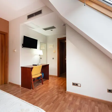 多纳沃卡酒店 3* 萨莫拉