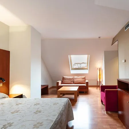 Hotel Dona Urraca 3*