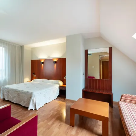 多纳沃卡酒店 3* 萨莫拉