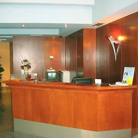 Hotel Dona Urraca 3*