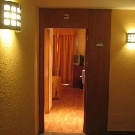 多纳沃卡酒店 3* 萨莫拉