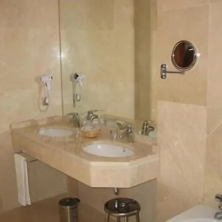 多纳沃卡酒店 3*