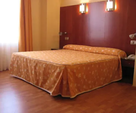 Hotel Dona Urraca 3*