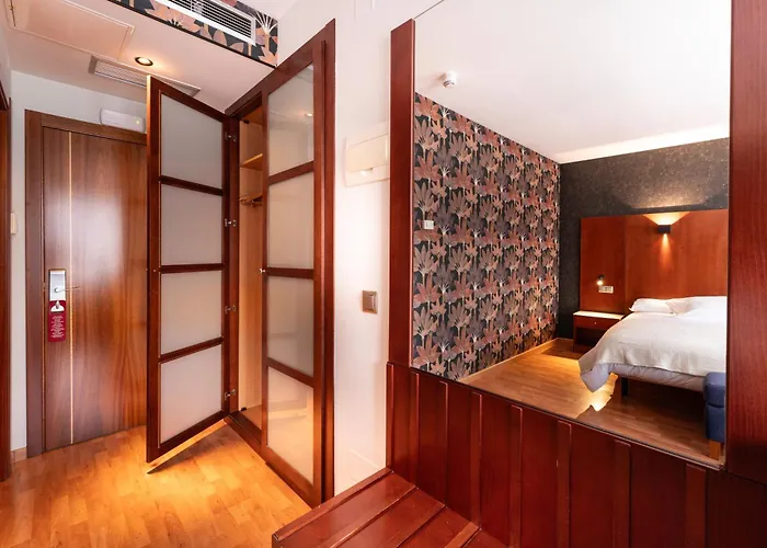 Hotel Dona Urraca 3*