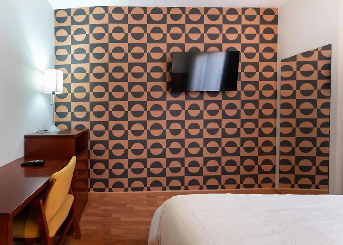 Hotel Dona Urraca 3*