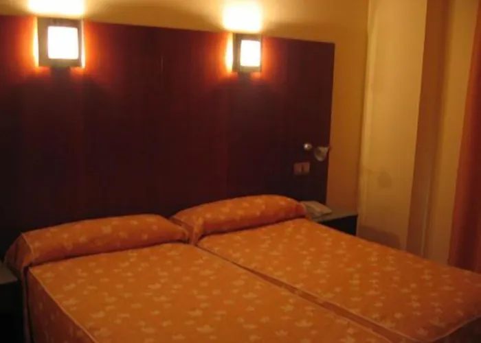 Hotel Dona Urraca 3*